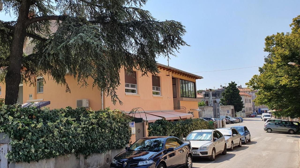 Colosseum Garden Studio Apartments Pula Exterior photo